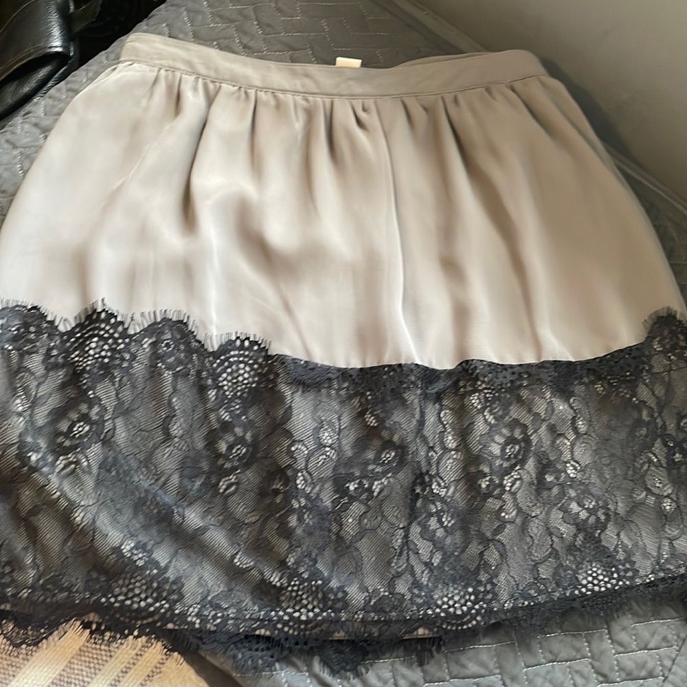 Beautiful light weight true light grey mini skirt with lace detail size 14